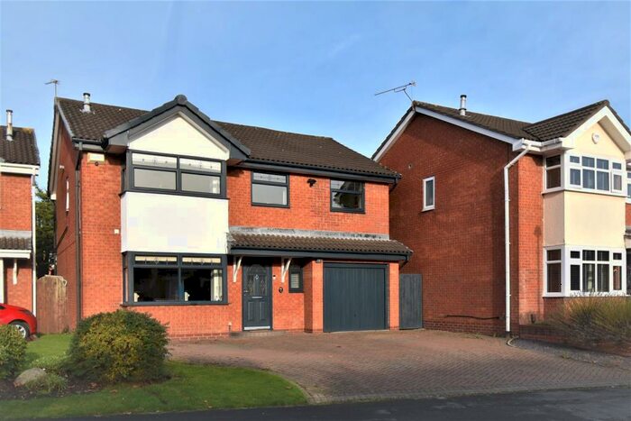 5 Bedroom Detached House To Rent In Chalfont Drive, Astley, Manchester, M29