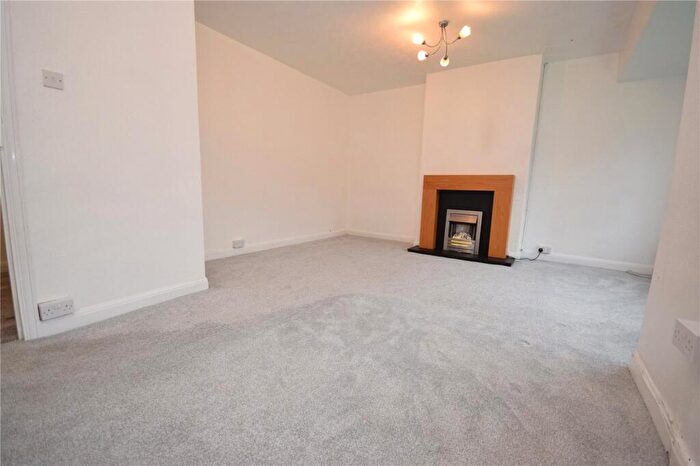 2 Bedroom Apartment To Rent In Sandringham Drive, Leeds, West Yorkshire, LS17