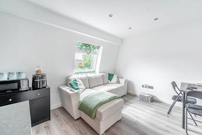 1 Bedroom Flat To Rent In Shaftesbury Avenue, Harrow, HA3
