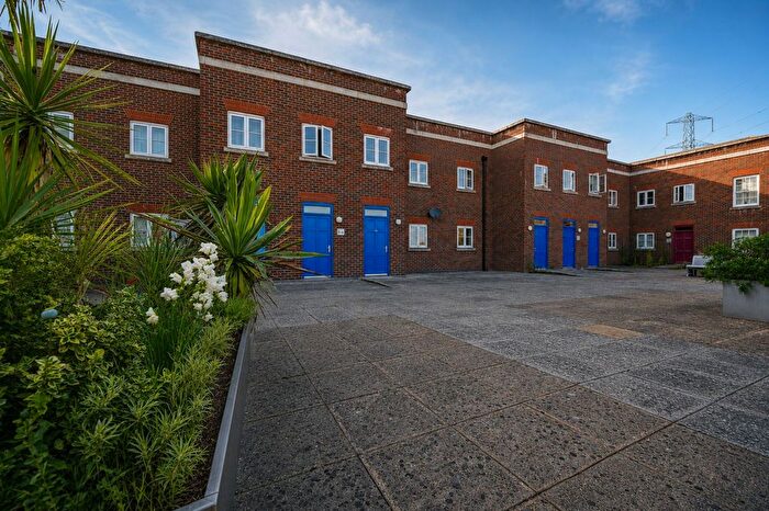 2 Bedroom Flat For Sale In Wedgewood Street, Aylesbury, HP19
