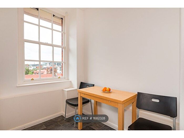 1 Bedroom Flat To Rent In Reynolds House, London, SW1P