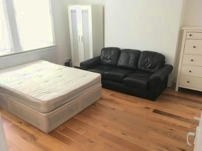 2 Bedroom Flat To Rent In Very Near Grange Park Area, Ealing Broadway South, W5