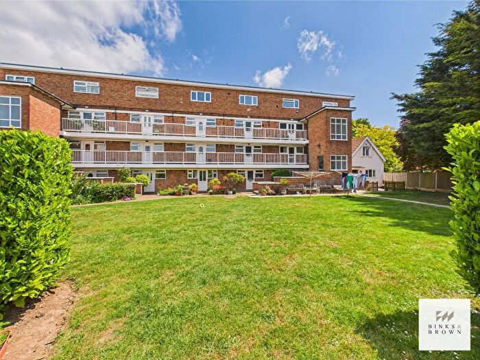 1 Bedroom Flat For Sale In Finches Close, Corringham, Essex, SS17