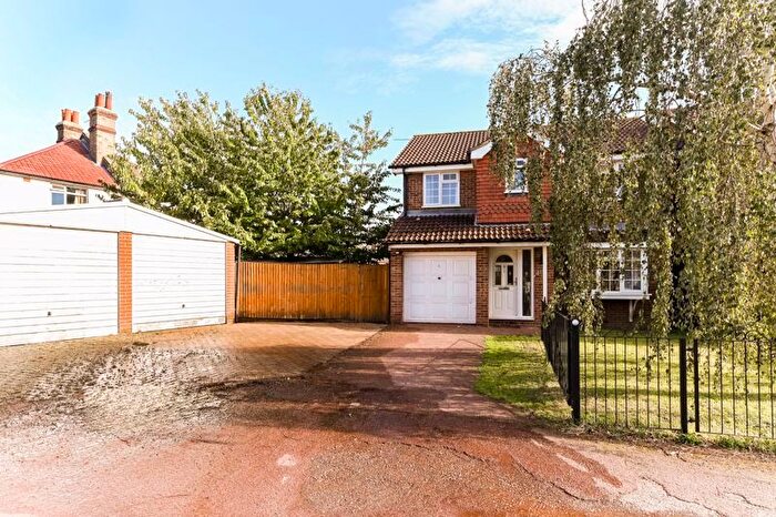 4 Bedroom Detached House For Sale In Veals Mead, Mitcham, CR4