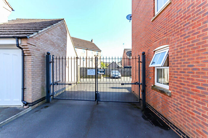 2 Bedroom Flat For Sale In Flowerhill Drive, Wellingborough, NN8