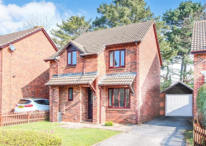 3 Bedroom Detached House For Sale In Redwood Close, Lymington, Hampshire, SO41