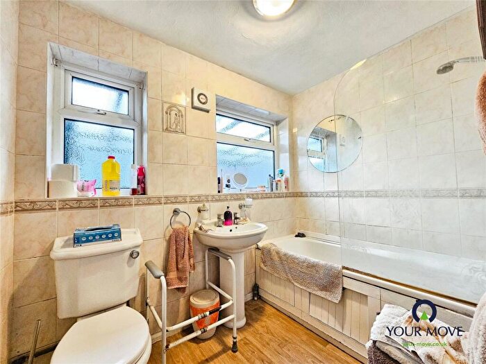 2 Bedroom Bungalow For Sale In Bromstone Road, Broadstairs, Kent, CT10
