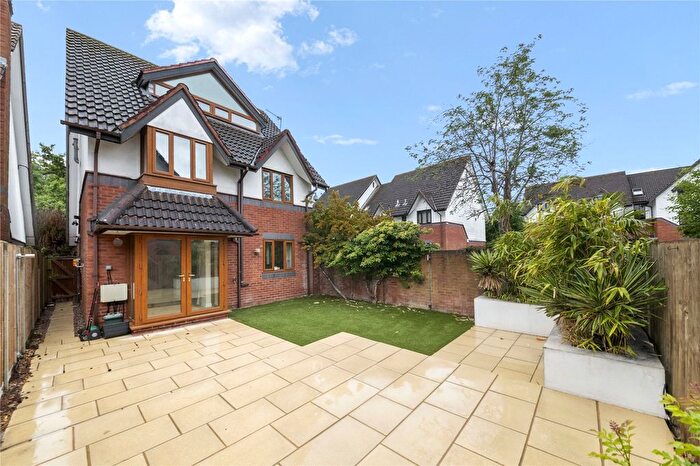 5 Bedroom Detached House For Sale In Wren Drive, West Drayton, UB7