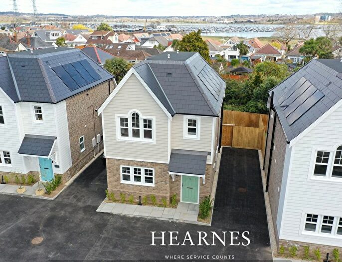 3 Bedroom Detached House For Sale In Blandford Road, Hamworthy, Poole, BH15