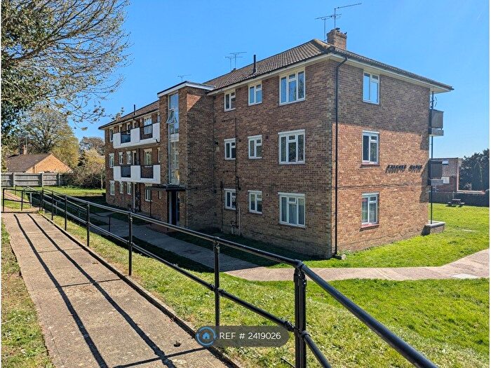 2 Bedroom Flat To Rent In Felcote House, Reigate, RH2