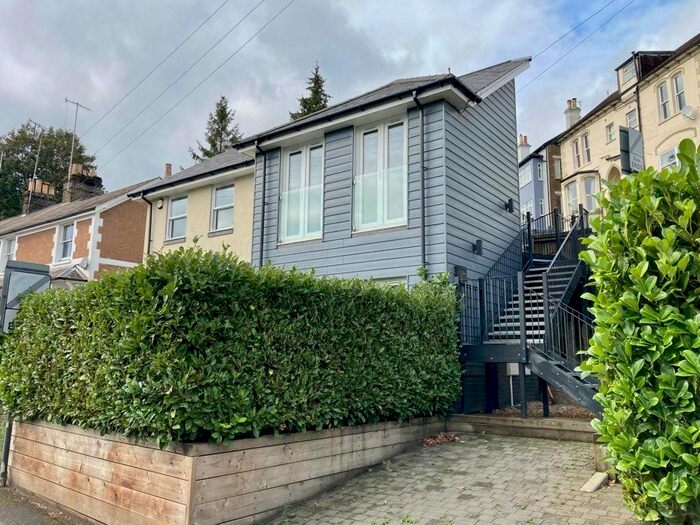 2 Bedroom Flat To Rent In Garlands Road, Redhill, RH1