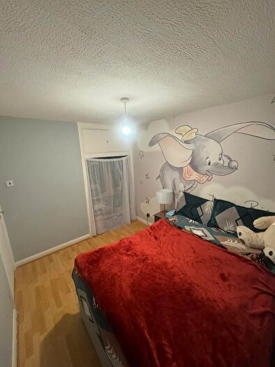 2 Bedroom Maisonette To Rent In Shepherds Close, Romford, RM6