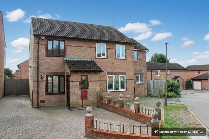 2 Bedroom Semi Detached House For Sale In Hexham Gardens, Racecourses, Bletchley, MK3