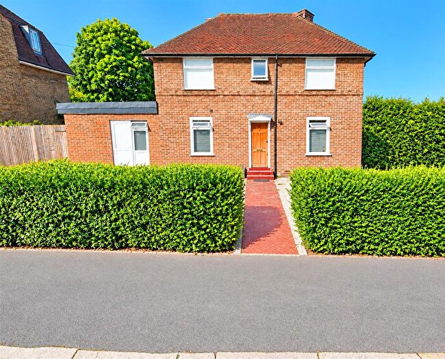 Studio To Rent In Gilton Road, London, SE6