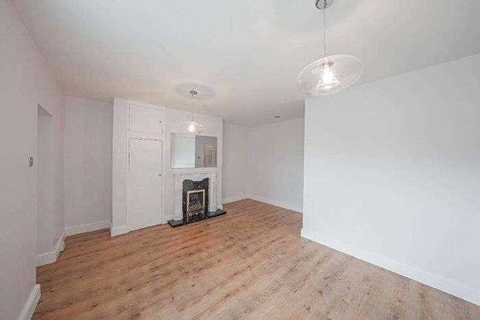 1 Bedroom Flat To Rent In Maxwell Street, Bensham, Gateshead, Tyne And Wear, NE8