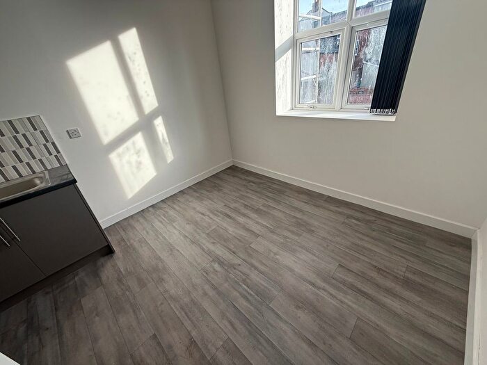 2 Bedroom Flat To Rent In Temple Street, Wolverhampton, WV2