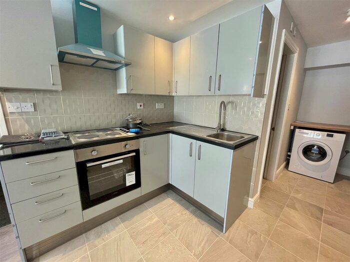 1 Bedroom Flat To Rent In Heaton Road, Newcastle Upon Tyne, NE6