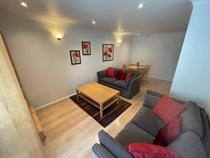 2 Bedroom Flat To Rent In Langtons Wharf, Leeds, LS2
