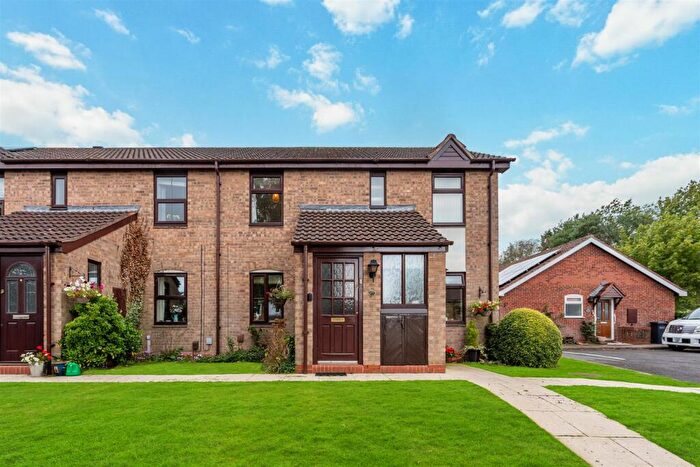 2 Bedroom Maisonette For Sale In Poplar Road, Dorridge, Solihull, B93
