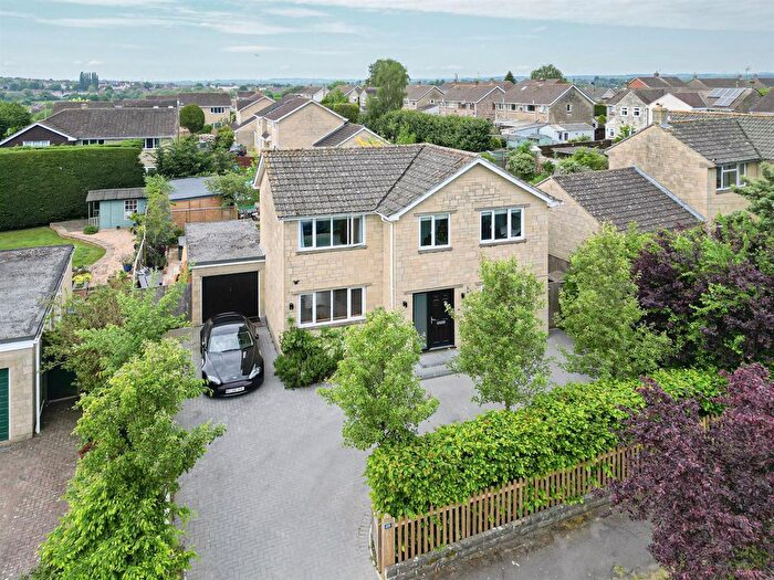 4 Bedroom Detached House For Sale In The Tinings, Chippenham, SN15