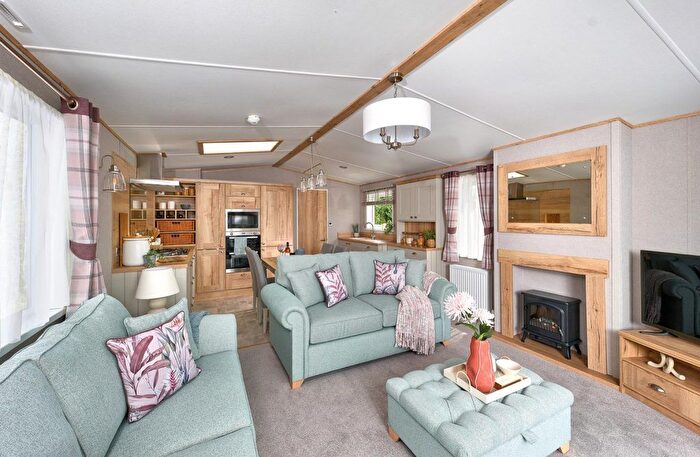 2 Bedroom Mobile/park Home For Sale In New Hedges, Tenby, SA70