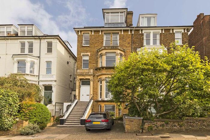 2 Bedroom Flat To Rent In Richmond Hill, Richmond TW10
