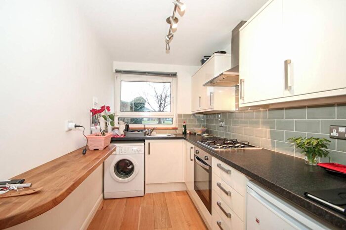 1 Bedroom Flat To Rent In Wilderness Road, Onslow Village, Guildford, GU2