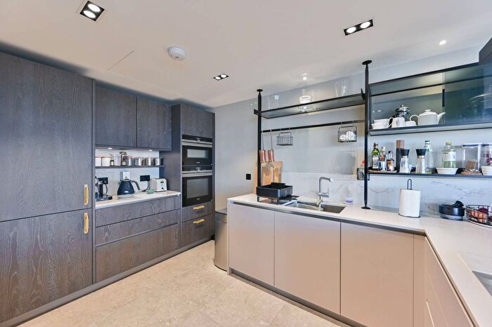 3 Bedroom Flat For Sale In Commodore House, Wandsworth, London, SW18