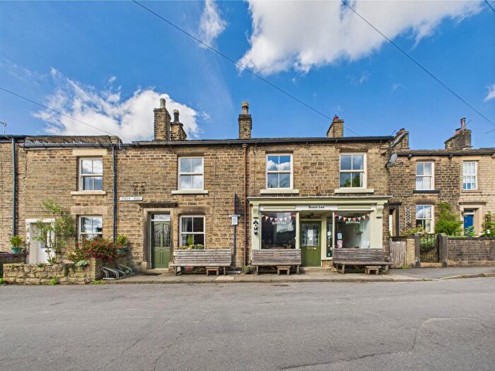 4 Bedroom End Of Terrace House For Sale In Kinder Road, Hayfield, SK22