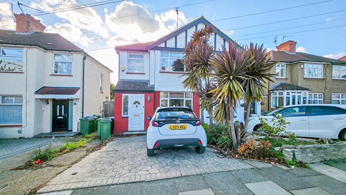 4 Bedroom Semi Detached House For Sale In Landstead Road, Plumstead Common, SE18