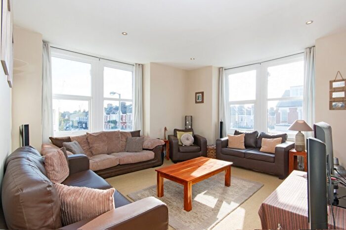 1 Bedroom Flat To Rent In Brookwood Road, Southfields, SW18