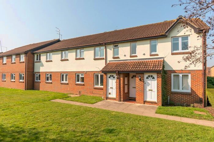 1 Bedroom Flat To Rent In Vanbrugh Drive, Walton-On-Thames, KT12