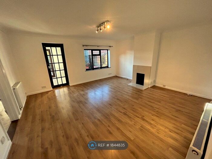 2 Bedroom Bungalow To Rent In The Street, Ipswich, IP9