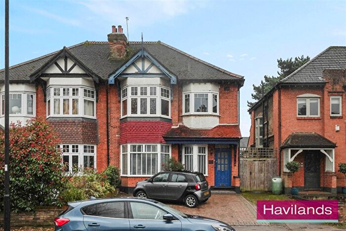 2 Bedroom Property For Sale In Park Avenue, Enfield, EN1