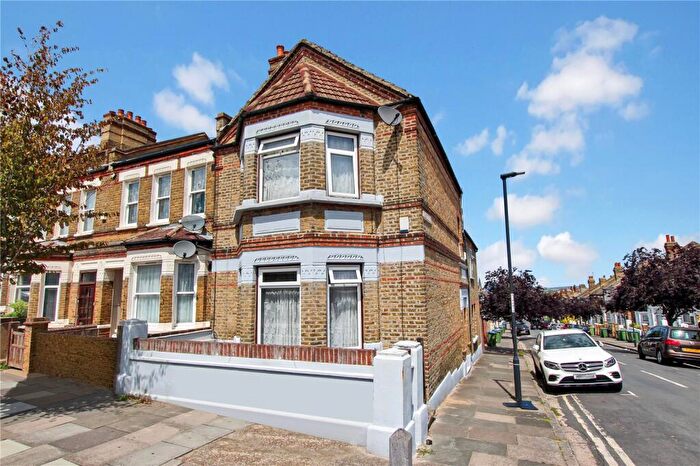 4 Bedroom End Of Terrace House For Sale In Brewery Road, London, SE18