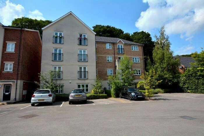 2 Bedroom Flat To Rent In Montgomery Avenue, Weetwood, Leeds, LS16