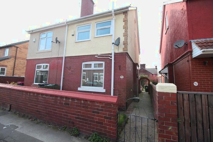 3 Bedroom Semi-Detached House To Rent In Park Road, S63