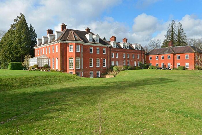 2 Bedroom Flat For Sale In Elmbridge Road, Cranleigh, GU6