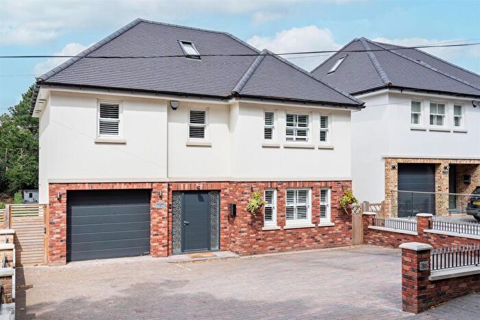 5 Bedroom Detached House For Sale In Woodlands Drive, Hoddesdon, EN11