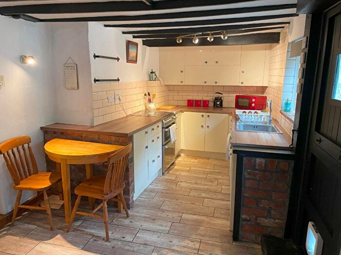 2 Bedroom Cottage For Sale In Milbury Lane, Exminster, Exeter, EX6