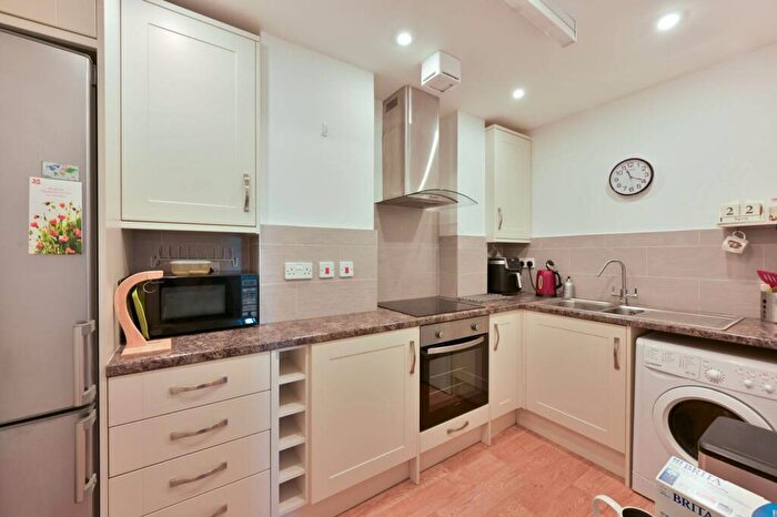 2 Bedroom Flat To Rent In Pembroke Road, Ruislip, HA4