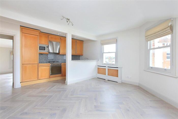 2 Bedroom Flat To Rent In St John's Road, Battersea, SW11