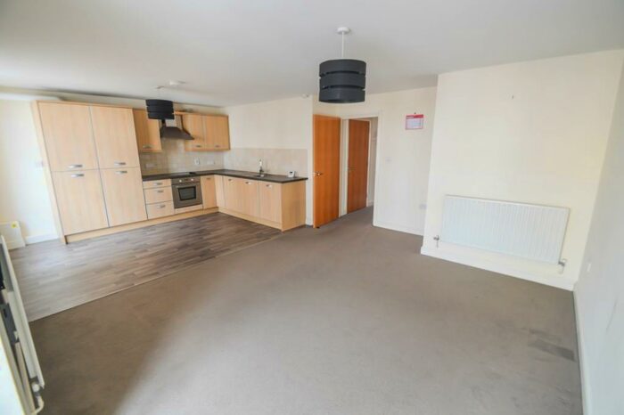 2 Bedroom Ground Flat To Rent In Kings Court, Wright Street, Hull, HU2