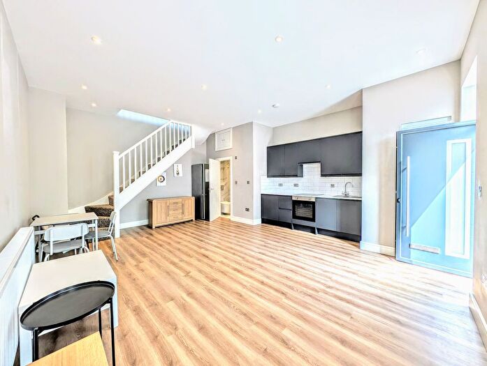 1 Bedroom Flat To Rent In Mount Road, London, SW19