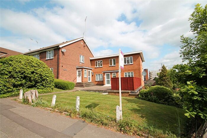 2 Bedroom Apartment To Rent In Lyonsdown Road, New Barnet, Barnet, EN5