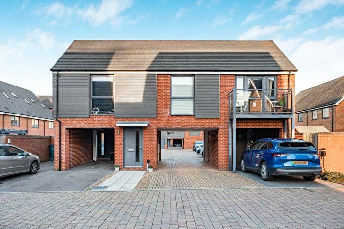 2 Bedroom Coach House For Sale In Montgomery Road, Bordon, Hampshire, GU35