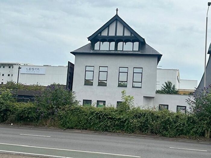 2 Bedroom Flat To Rent In Humberstone Road, Leicester, LE5