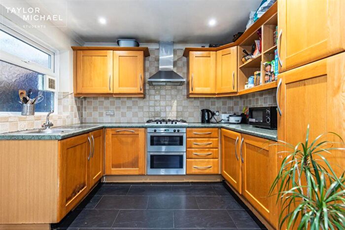 4 Bedroom Bungalow To Rent In Rushlake Close, Brighton, BN1