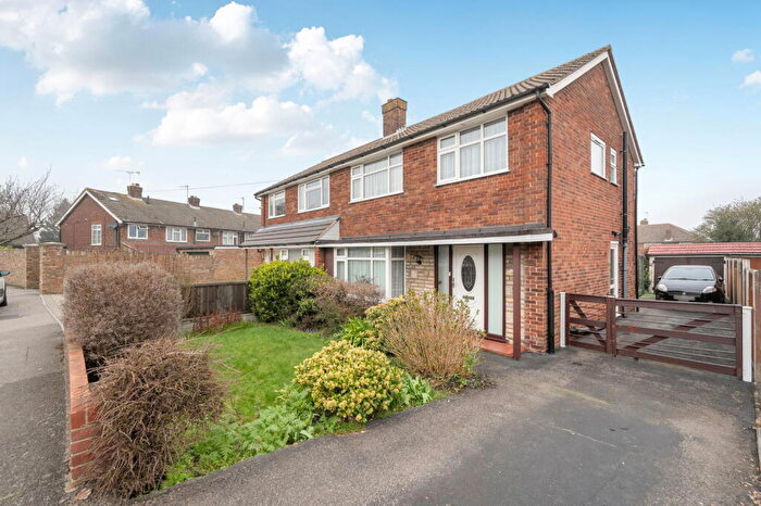 3 Bedroom Semi Detached House For Sale In Chain Free Family Home In Popular Quiet Close, ME7