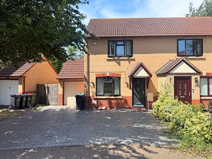 3 Bedroom Semi-Detached House To Rent In Lamberhurst Grove, Kents Hill, MK7